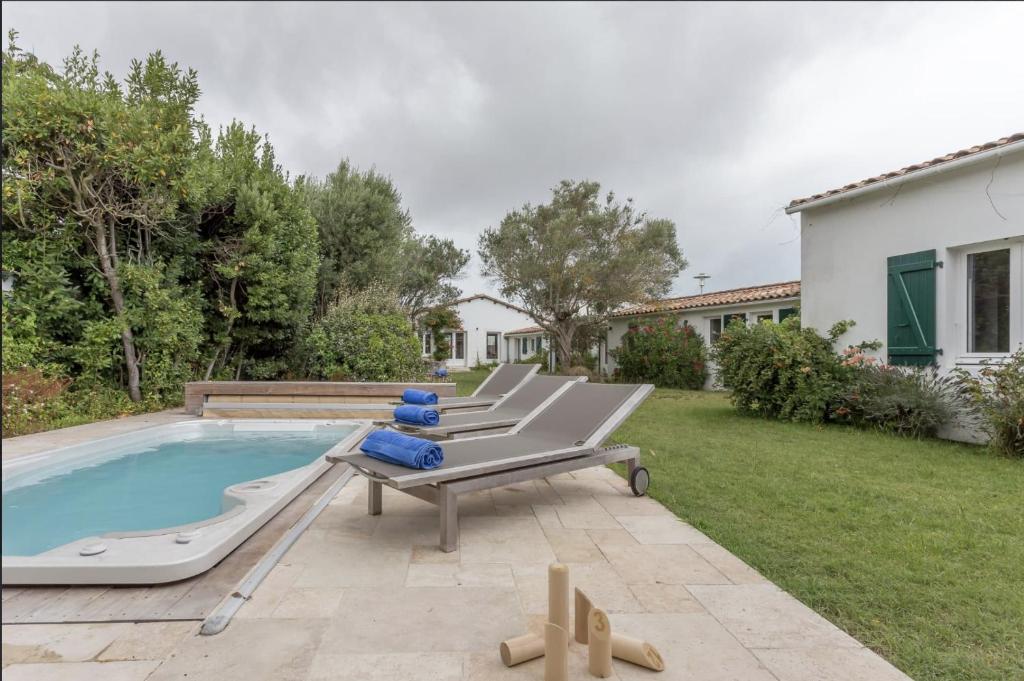 Beautiful villa 4BR with jacuzzi near the beach photo 4