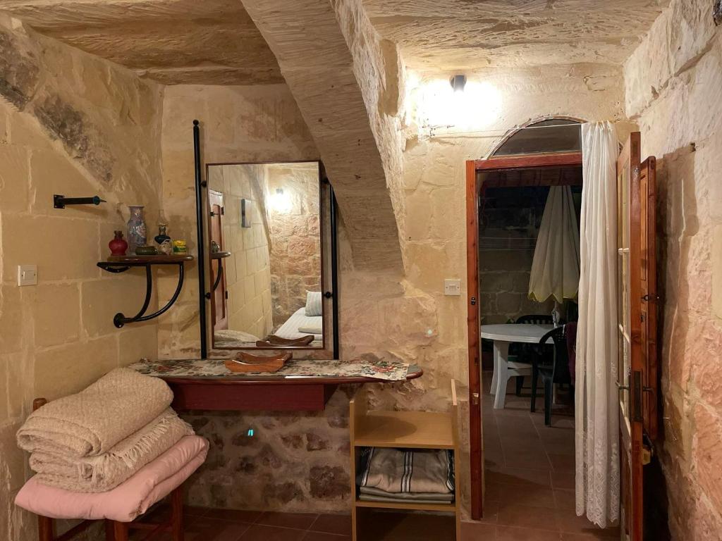400YR Farmhouse in Xaghra Gozo - Separate Rooms photo 2