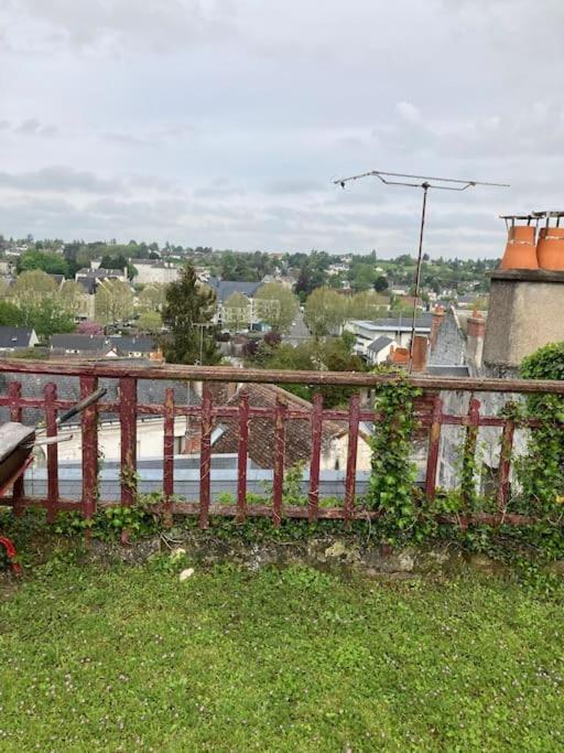 La Maison du Donjon - Gites de 8 personnes, parking privé avec jardin terrasse photo 3