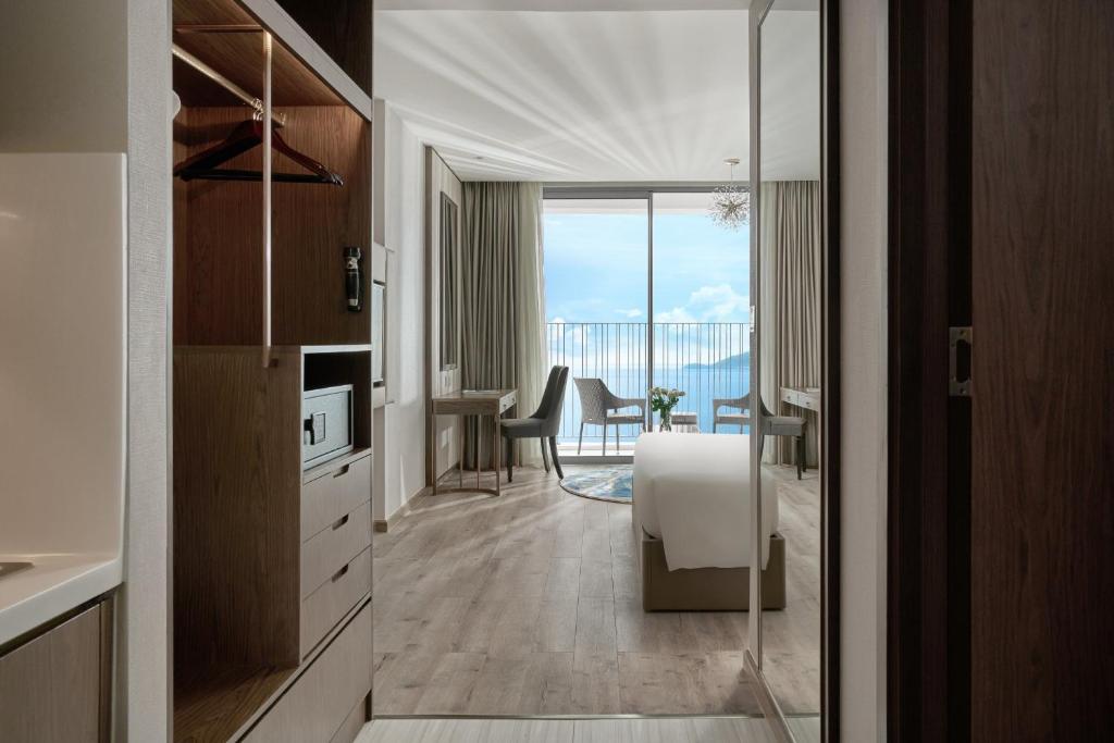 PANORAMA OCEANFRONT SUITE