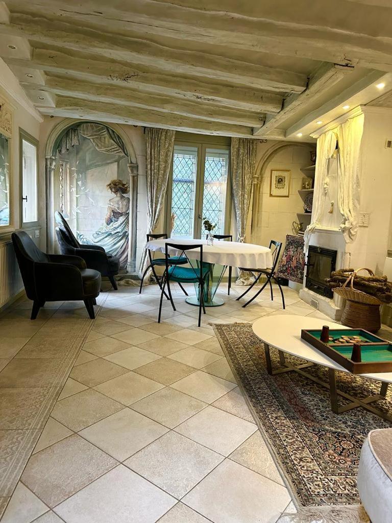 maison d'hôtes prince face au château du clos Luce photo 4
