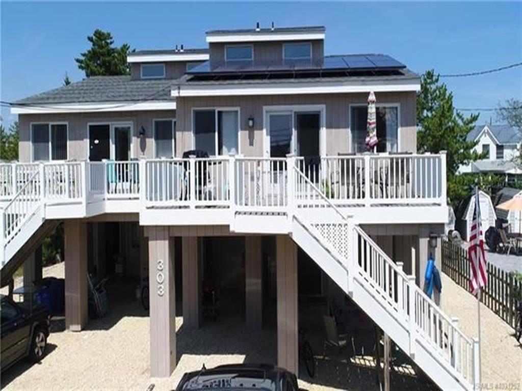 Beautifully Updated Townhouse In Beach Haven image