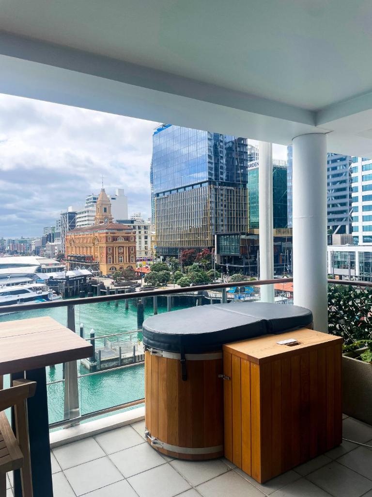 Luxury Apartment - Parking - Hot Tub - Stunning Views photo 3