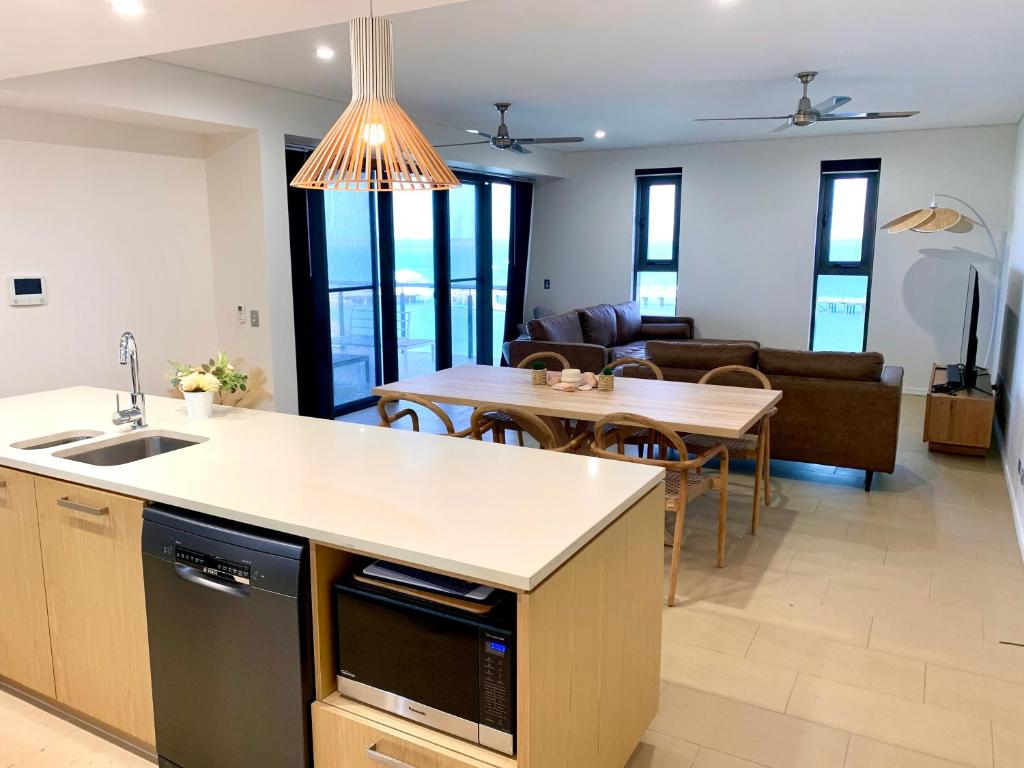 Blue Waters at Darwin Waterfront - 3 bedrooms on 8th floor photo 2