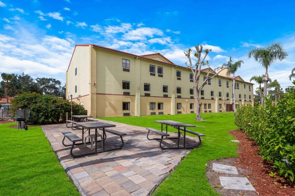 Quality Inn Sarasota I-75 photo 1