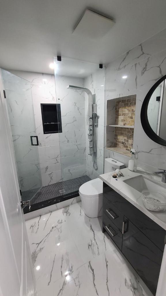 LUXURY 2-BEDROOMS UNIT WITH WIFI, LDR & PARKING. photo 3