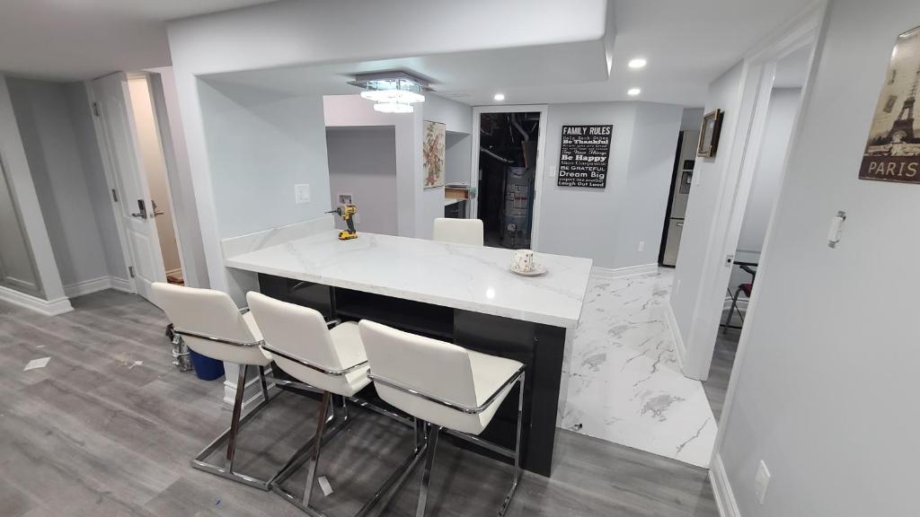 LUXURY 2-BEDROOMS UNIT WITH WIFI, LDR & PARKING. photo 4