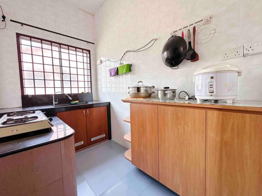 TAMAN UNIVERSITI THREE BEDROOMS 6-10Pax UTM, SKUDAI photo 2
