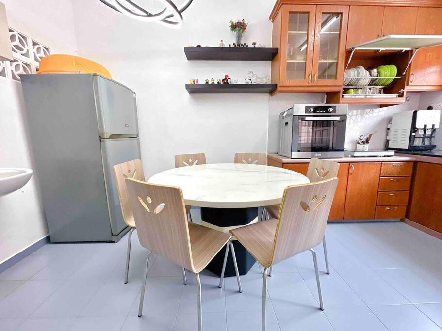 TAMAN UNIVERSITI THREE BEDROOMS 6-10Pax UTM, SKUDAI photo 4
