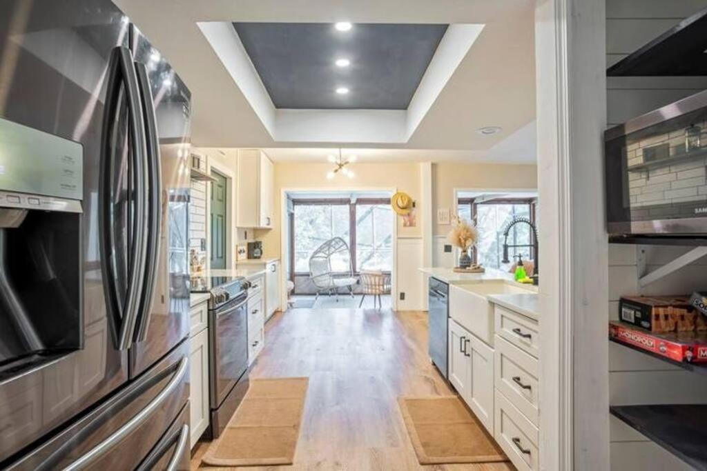 Cozy Lakefront Home w/ Pool -7 mins from Legoland photo 2