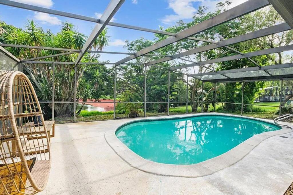 Cozy Lakefront Home w/ Pool -7 mins from Legoland photo 1