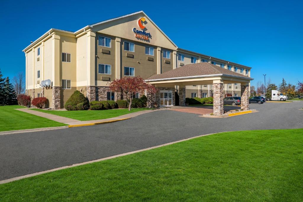 Comfort Suites Saginaw image