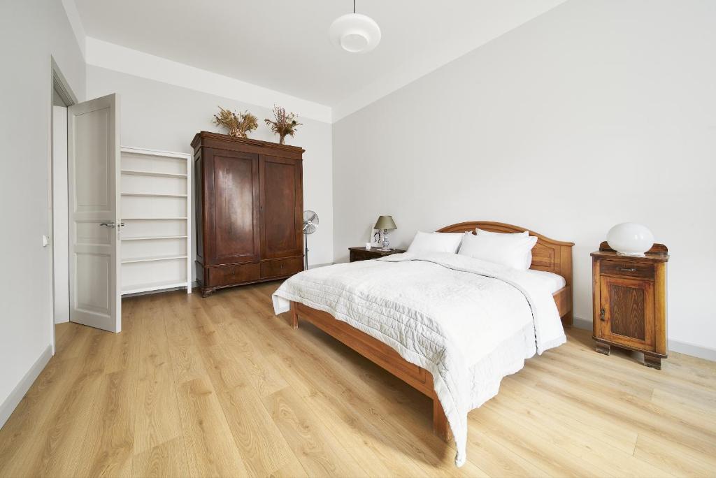 Bright and Warm Apartment, Vilnius City Centre - Tap to explore photos