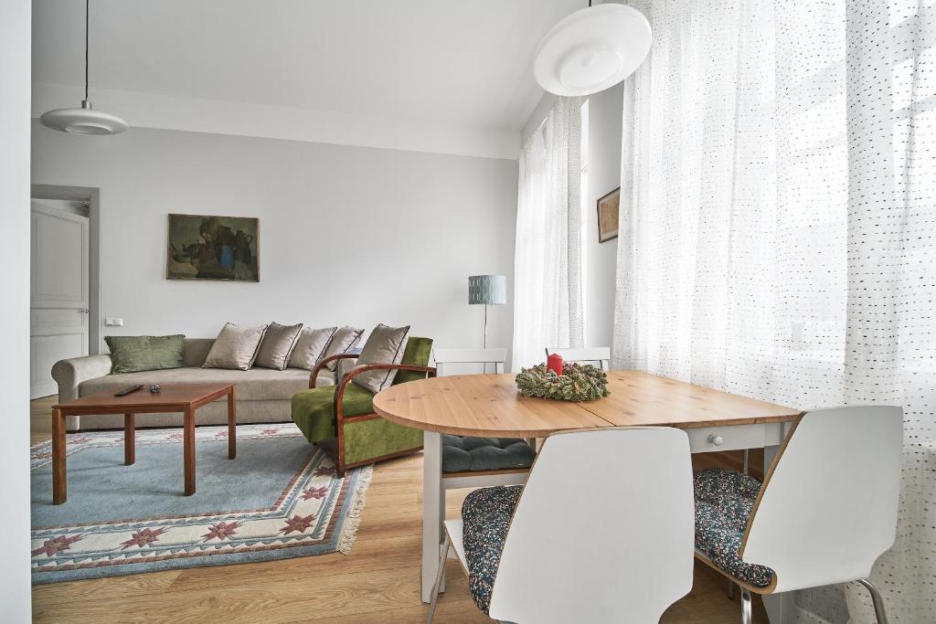 Bright and Warm Apartment, Vilnius City Centre - Tap to explore photos