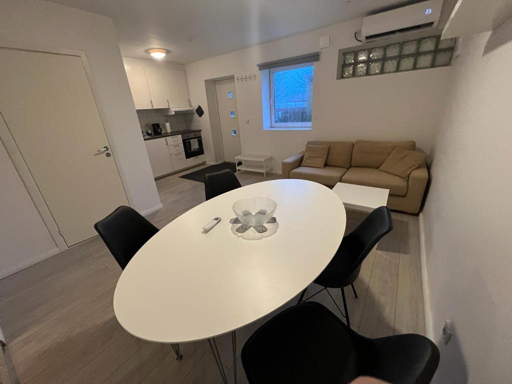 New Two Bedroom Apartment Close To Beach photo 4