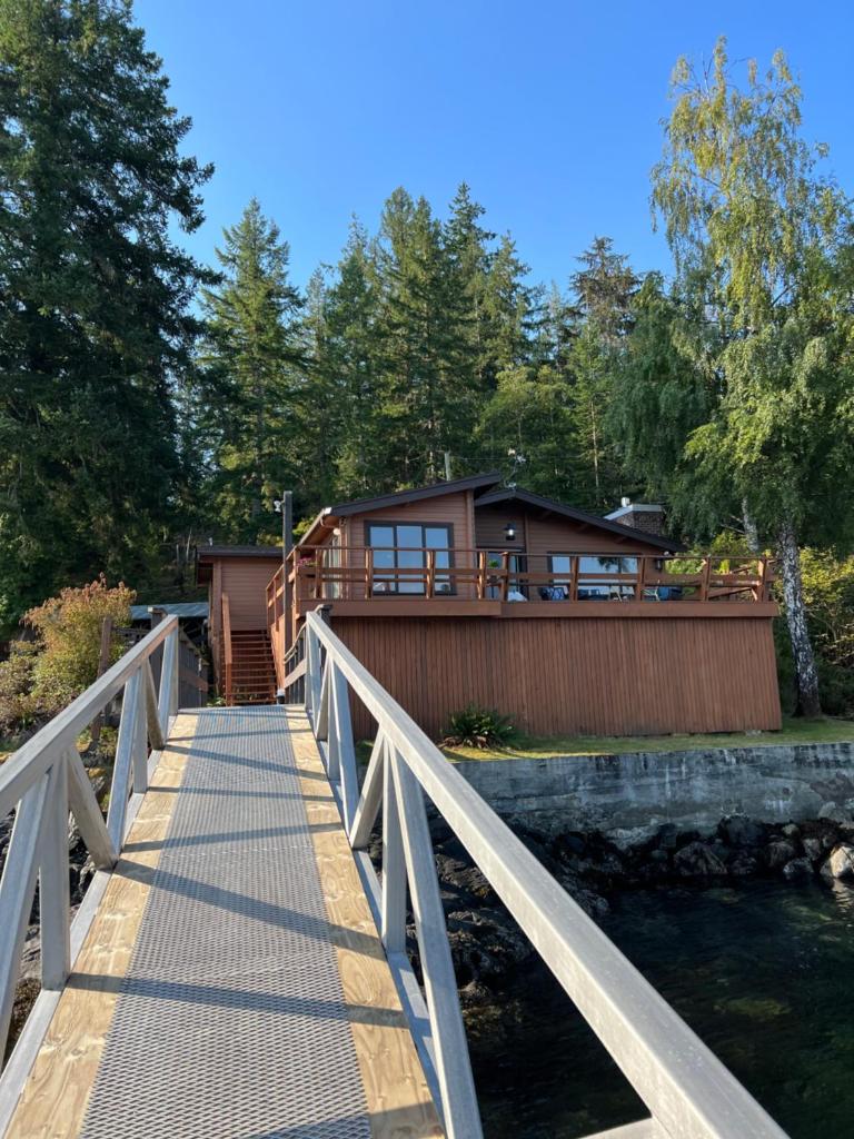 April Point Harbour House photo 2