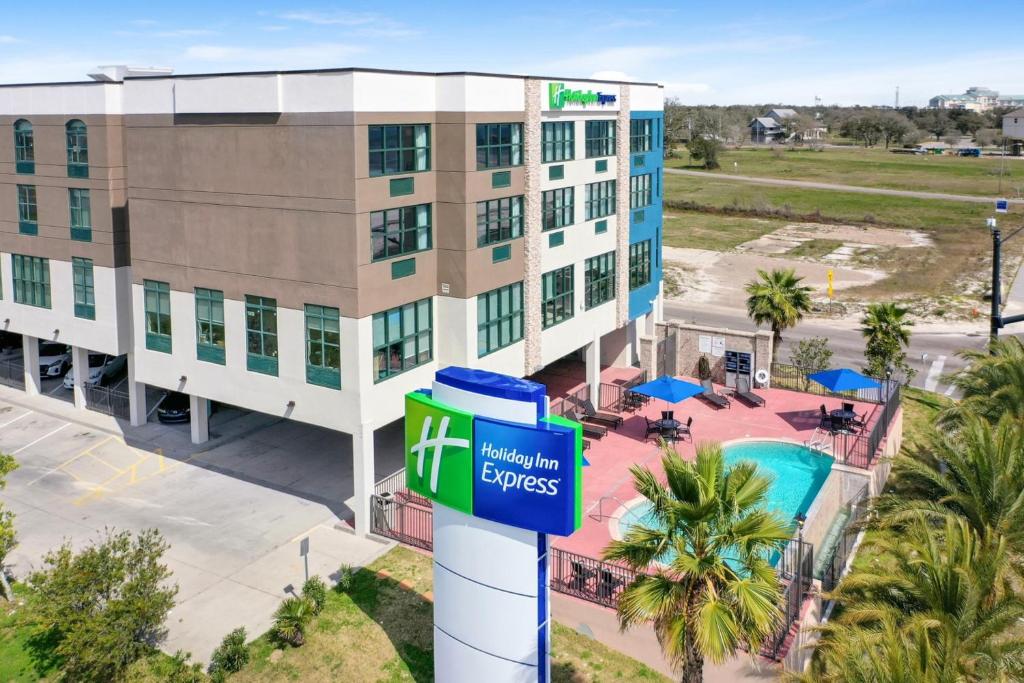 Holiday Inn Express Gulfport Beach, an IHG Hotel image