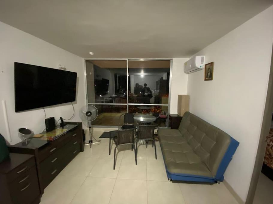 Espectacular apartamento,RICAURTE parqueadero,piscinas,aire photo 3