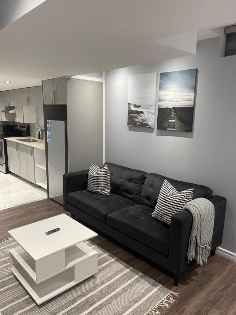 Cozy basement in Brampton photo 2