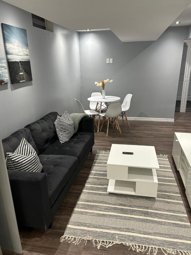 Cozy basement in Brampton photo 3
