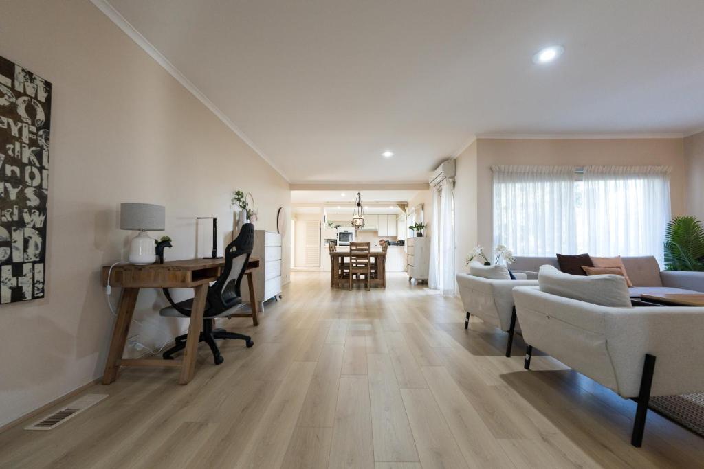 Cheerful 4-bedroom home with Park View photo 1