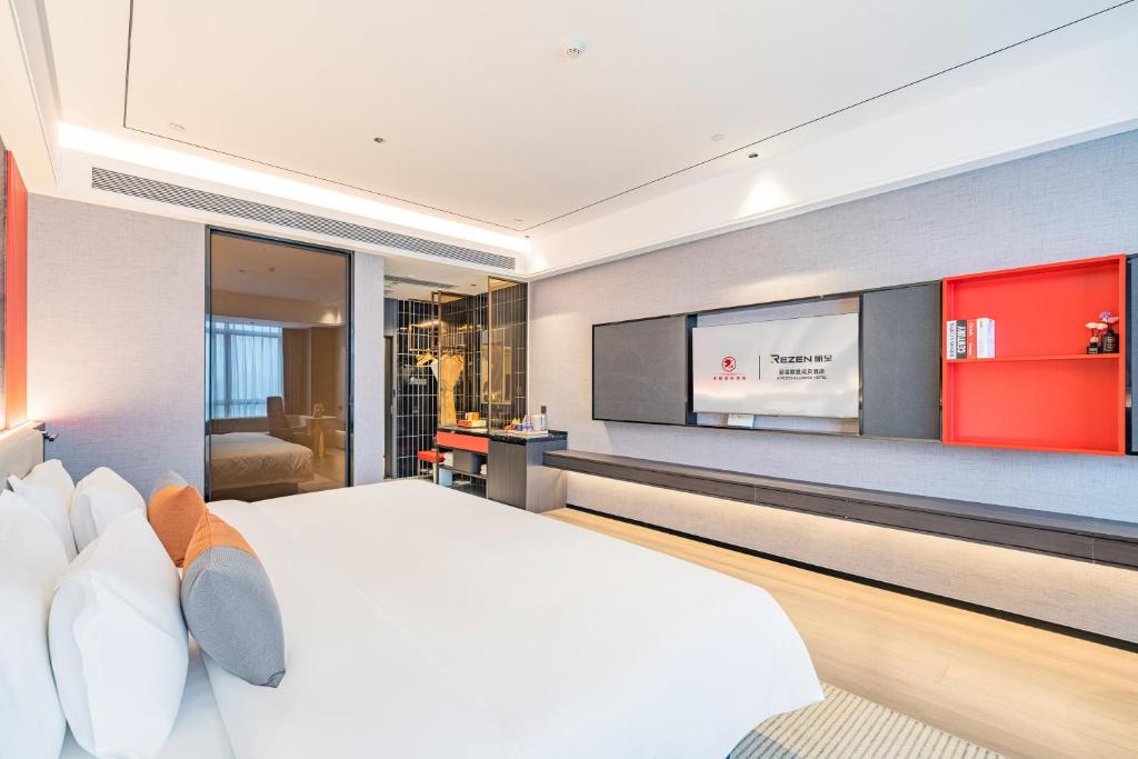 Ji Feng International Hotel - Nanning East Railway Station photo 1