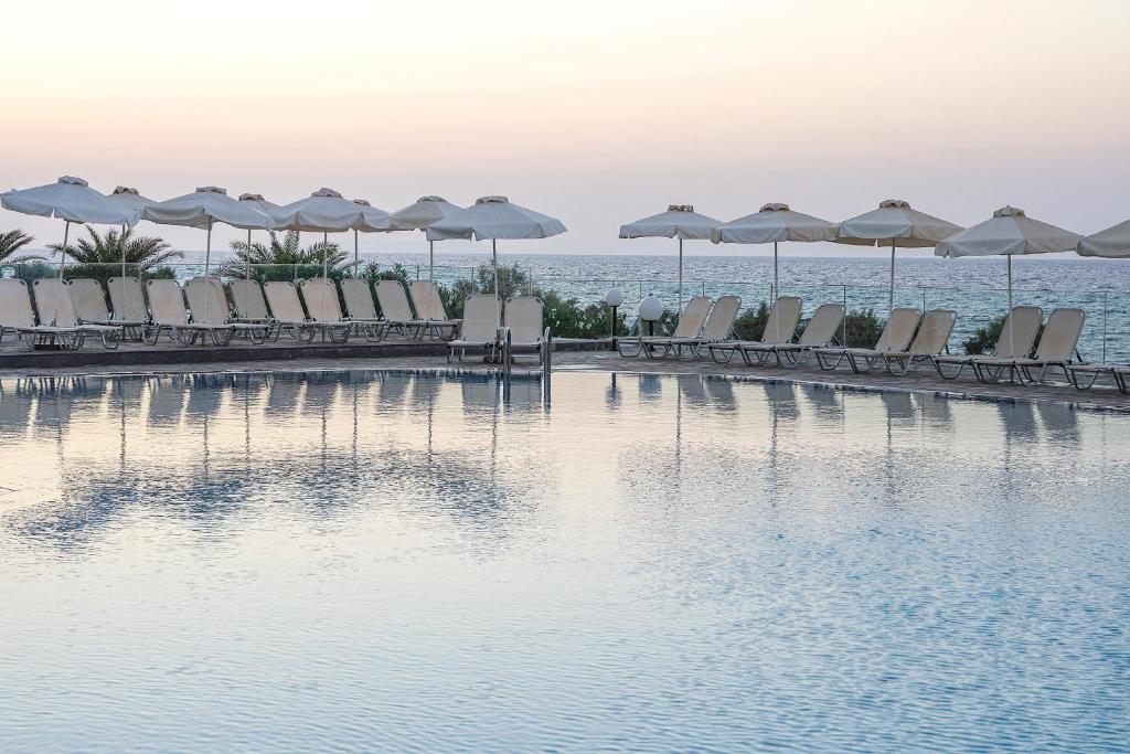 Maritimo Beach Hotel photo 2