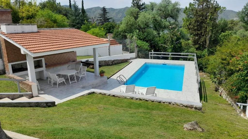 Chalet con piscina vista al lago photo 1