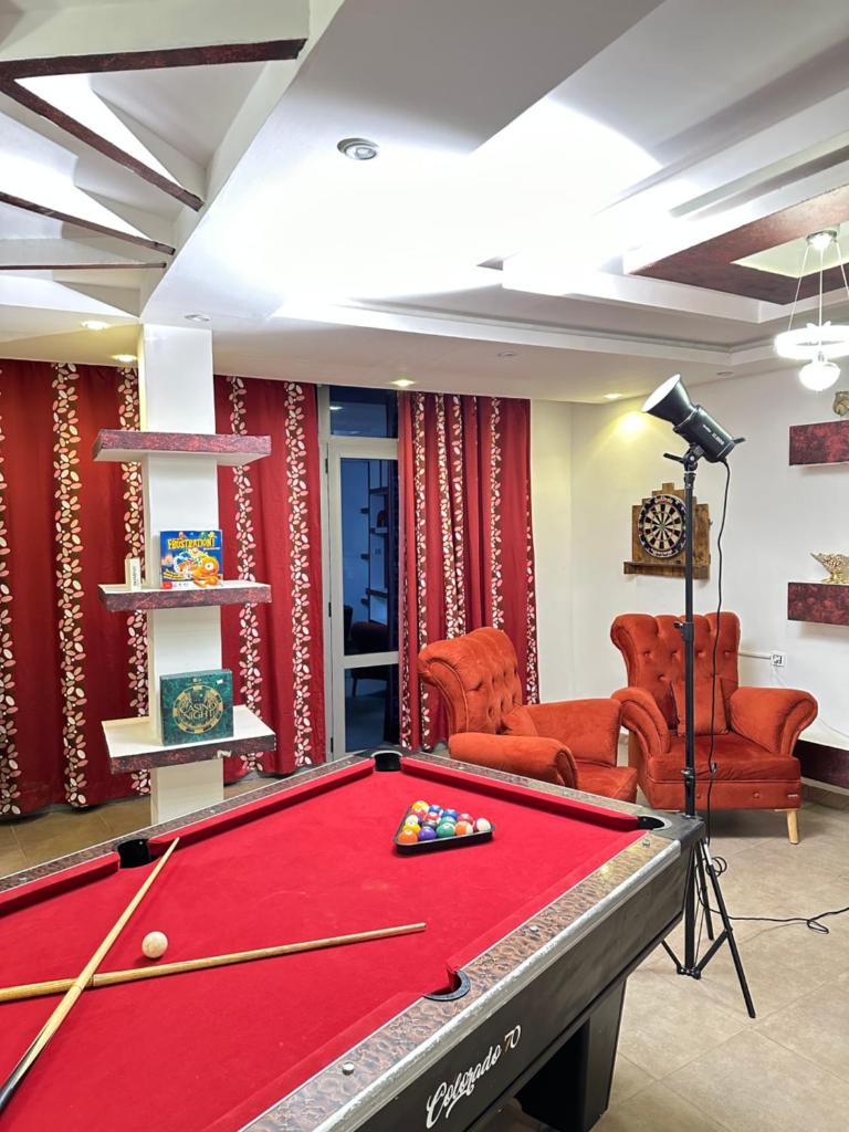 Studio avec terrasse et billard photo 1