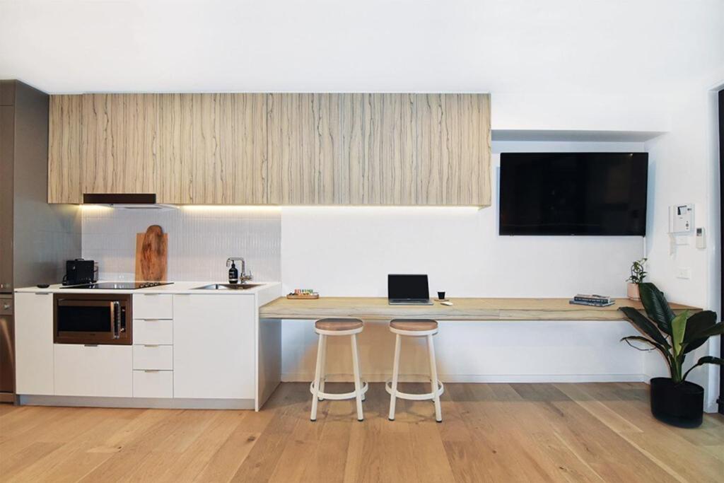 Bright Modern Apt on Acland in Heart of St Kilda photo 1