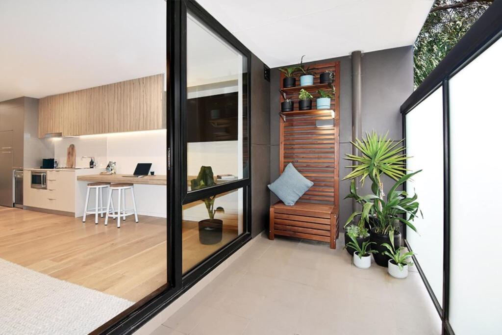 Bright Modern Apt on Acland in Heart of St Kilda photo 4