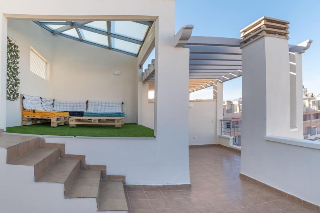 Stunning penthouse terrace & pool * Free Parking photo 3