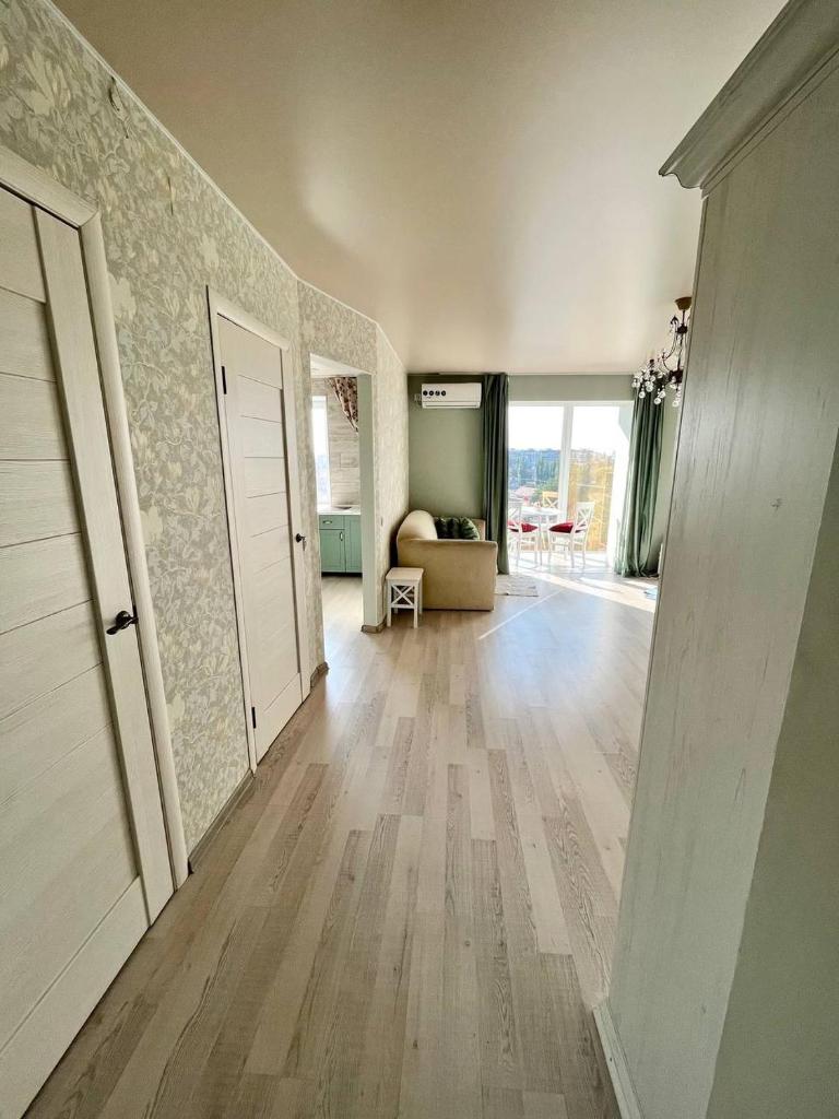 Tiffany Apartment photo 2