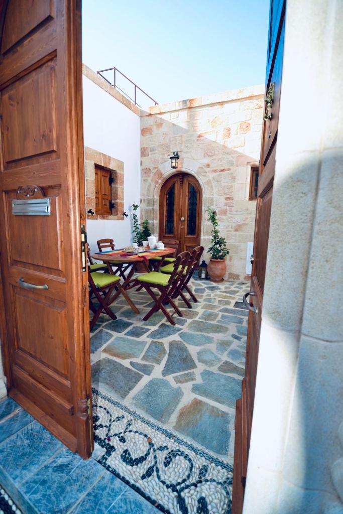 Villa Patitiri Traditional House