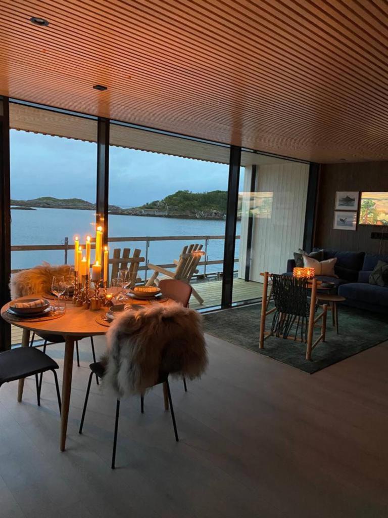 Waterfront apartment with panoramic sea view photo 1