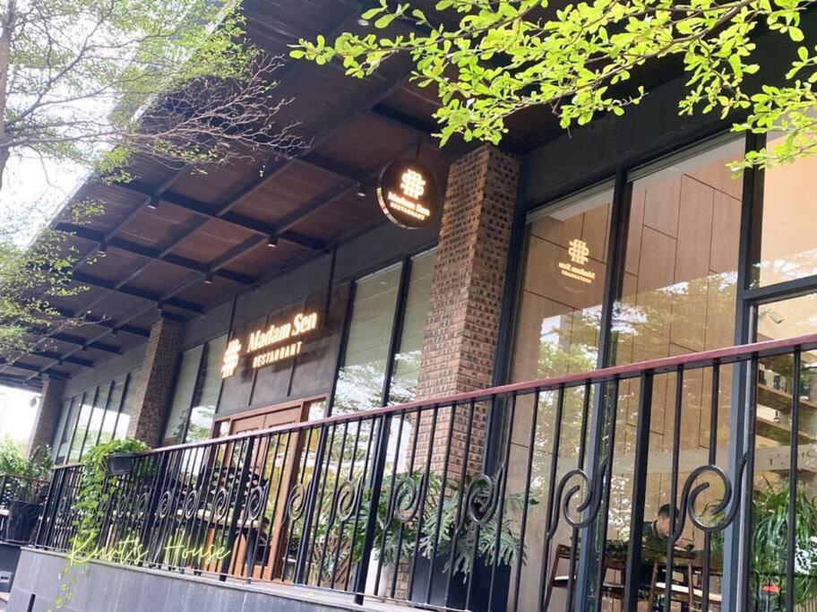 KURT'S HOUSE TÂY HỒ - 90m2 duplex apartment with cooking capacity