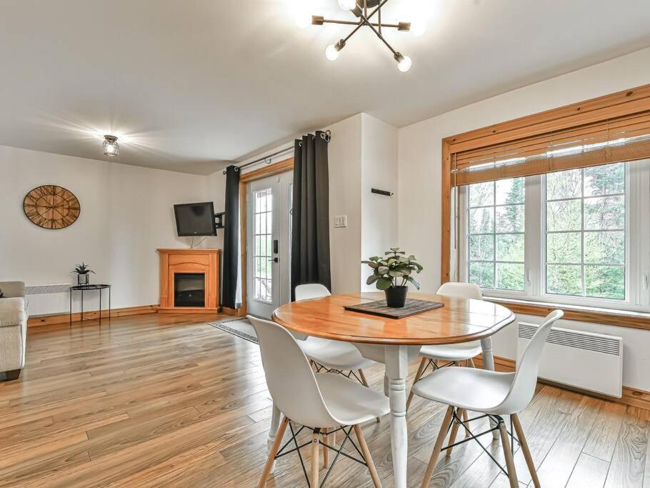 Peaceful Tremblant Cottage photo 1