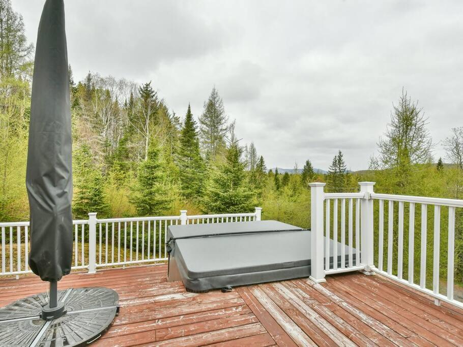 Peaceful Tremblant Cottage photo 2