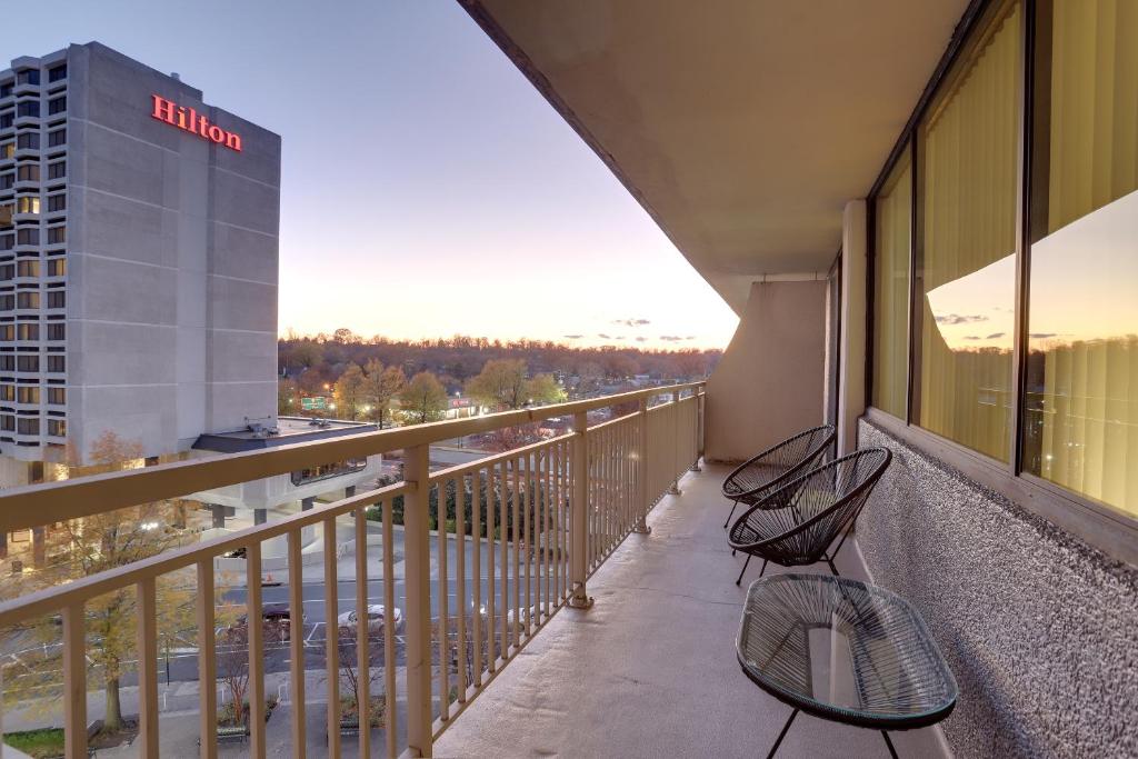 Quiet Apt with Excellent Amenities @Crystal City photo 1