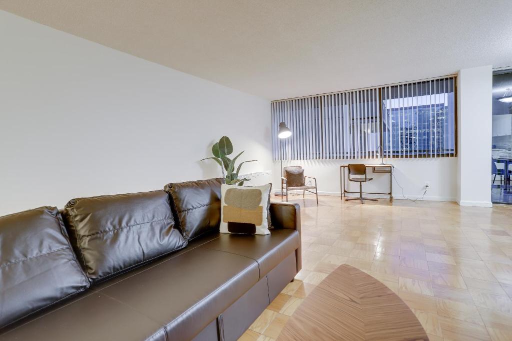 Quiet Apt with Excellent Amenities @Crystal City photo 4