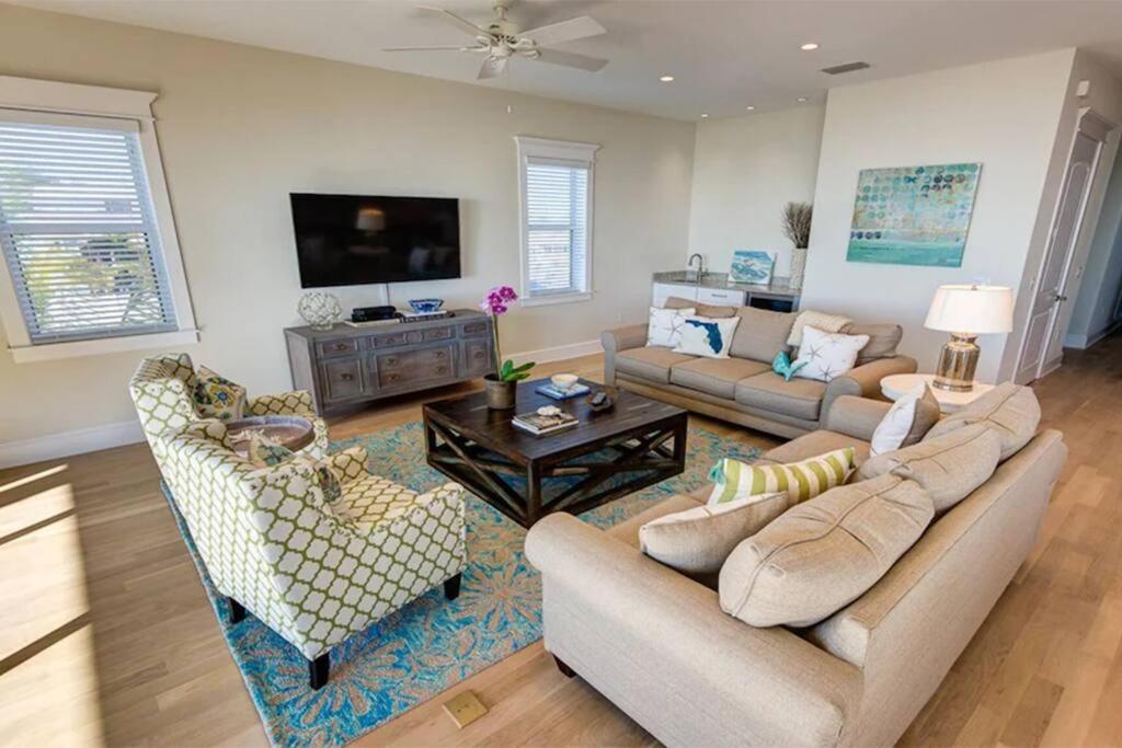 Luxury Beach House On The White Sands of The Gulf of Mexico photo 2