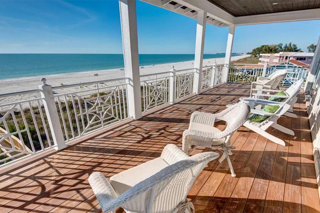 Luxury Beach House On The White Sands of The Gulf of Mexico