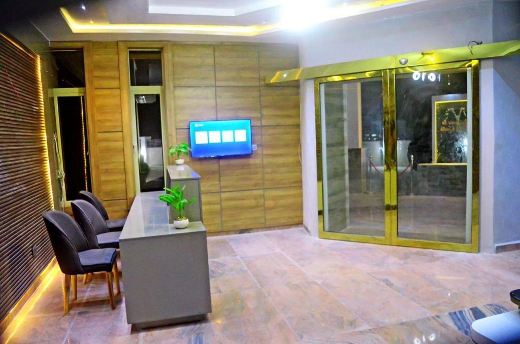 RB HOTEL AND SUITES photo 2