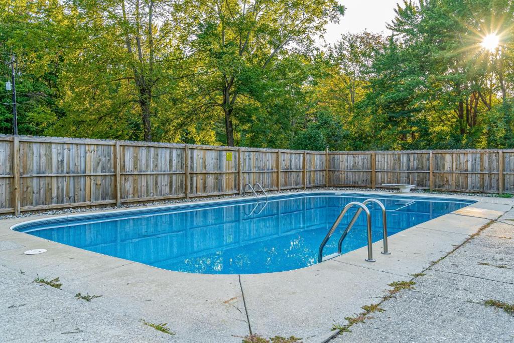 Poolside Paradise photo 1