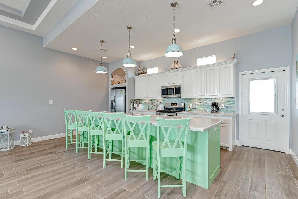 Alright, Alright, Alright by Wanderlust Properties photo 1