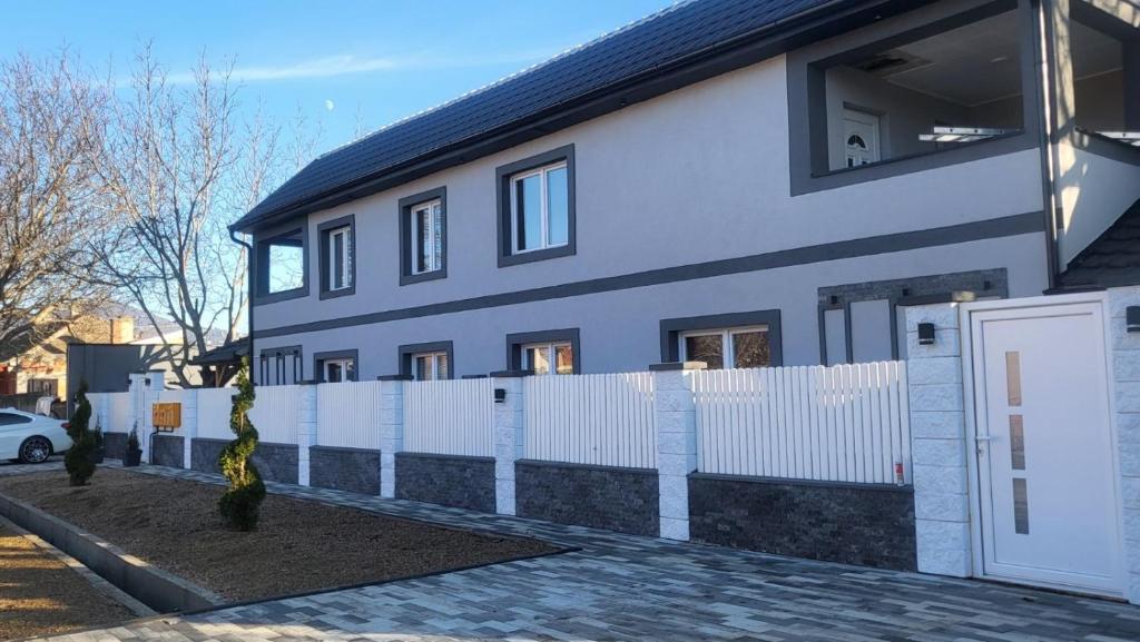 Apartmani Paunovic Lux 2 sa Djakuzijem
