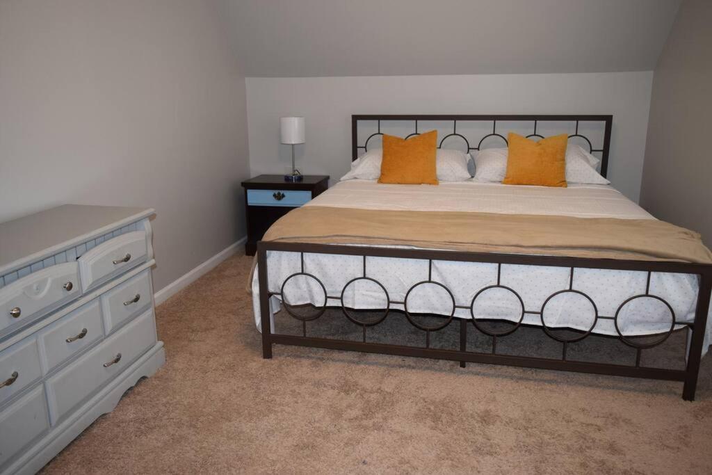 Home In Greenville 4 bedrooms, 4 beds, 2 baths photo 1