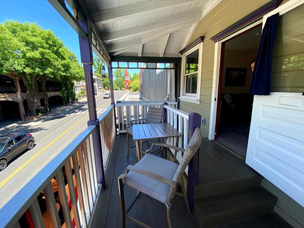 Historic Washington St Balcony photo 2