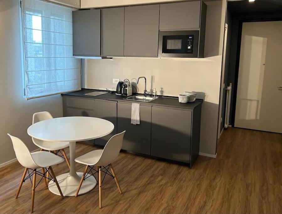 Studio in villa near Fiera Milano at Metro stop photo 1
