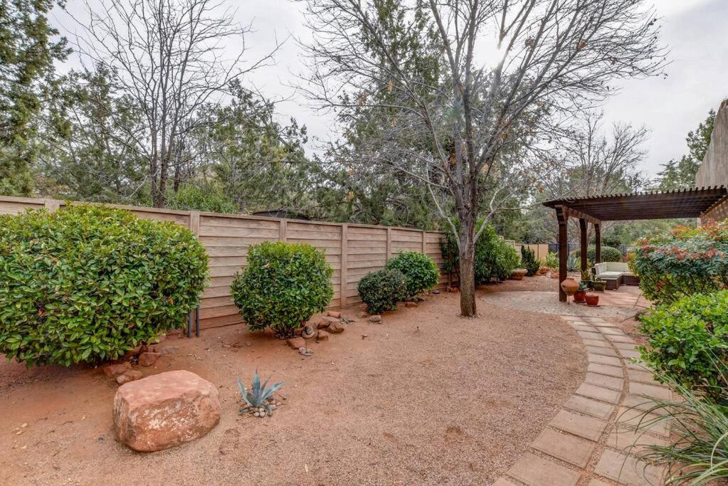 Sedona Retreat W/ Tesla Mobile Charger - Tap to explore photos